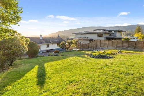 982 Braeside Street, West Vancouver, BC - Outdoor