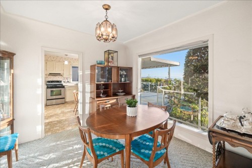 982 Braeside Street, West Vancouver, BC - Indoor Photo Showing Dining Room