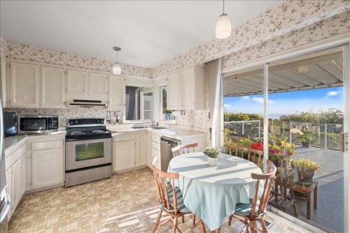 982 Braeside Street, West Vancouver, BC - Indoor Photo Showing Kitchen
