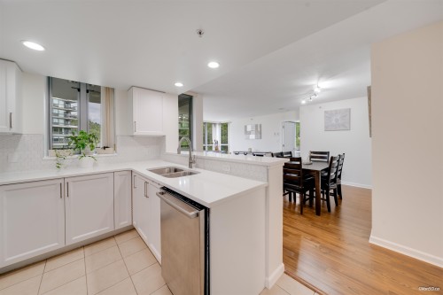 501-295 Guildford Way, Port Moody, BC - Indoor Photo Showing Kitchen With Double Sink