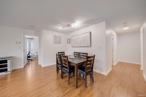 501-295 Guildford Way, Port Moody, BC - Indoor Photo Showing Dining Room