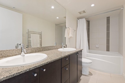 1603-651 Nootka Way, Port Moody, BC - Indoor Photo Showing Bathroom