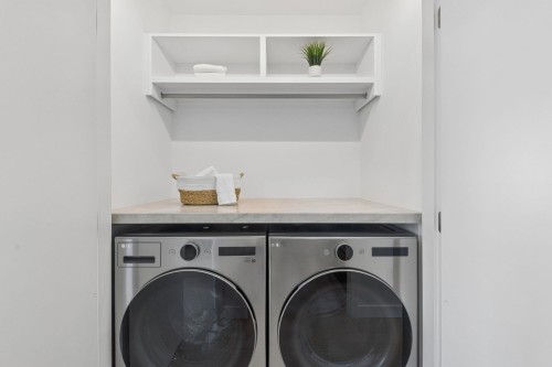 2-6040 Larch Street, Vancouver, BC - Indoor Photo Showing Laundry Room