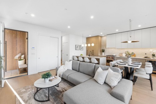 2-6040 Larch Street, Vancouver, BC - Indoor Photo Showing Living Room