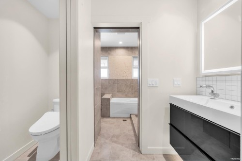 23271 Westminster Highway, Richmond, BC - Indoor Photo Showing Bathroom