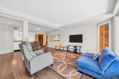 23271 Westminster Highway, Richmond, BC - Indoor Photo Showing Living Room