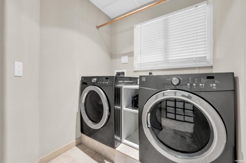 23271 Westminster Highway, Richmond, BC - Indoor Photo Showing Laundry Room