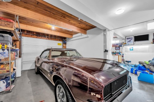 23271 Westminster Highway, Richmond, BC - Indoor Photo Showing Garage