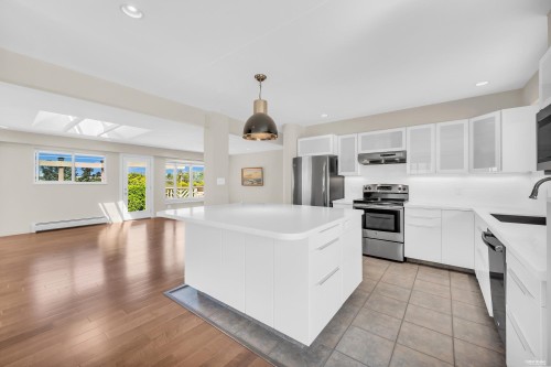 23271 Westminster Highway, Richmond, BC - Indoor Photo Showing Kitchen