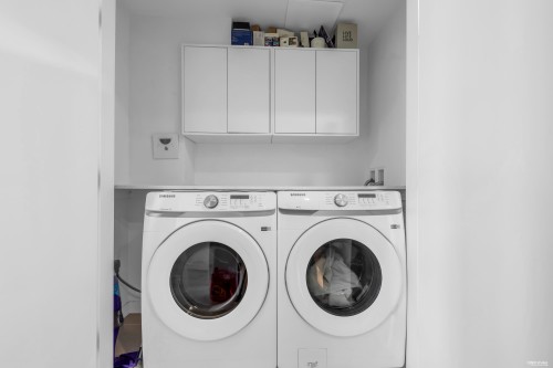137-535 2Nd Street E, North Vancouver, BC - Indoor Photo Showing Laundry Room