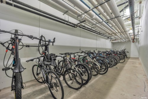 137-535 2Nd Street E, North Vancouver, BC - Indoor Photo Showing Garage