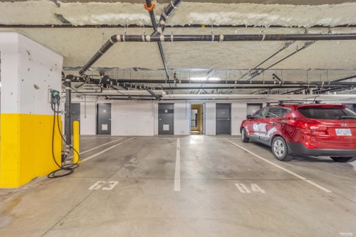 137-535 2Nd Street E, North Vancouver, BC - Indoor Photo Showing Garage