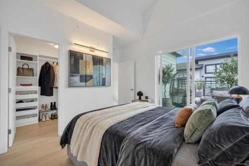137-535 2Nd Street E, North Vancouver, BC - Indoor Photo Showing Bedroom