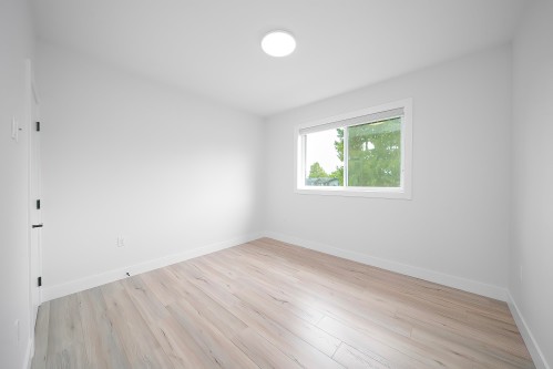 8563 11Th Avenue, Burnaby, BC - Indoor Photo Showing Other Room