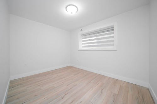 8563 11Th Avenue, Burnaby, BC - Indoor Photo Showing Other Room