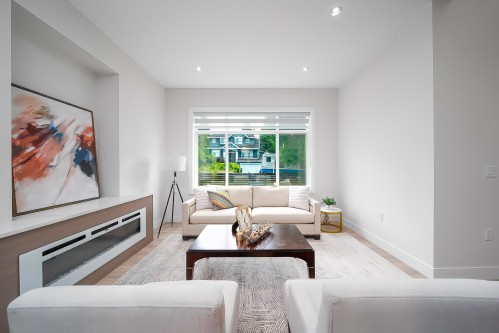 8563 11Th Avenue, Burnaby, BC - Indoor Photo Showing Living Room