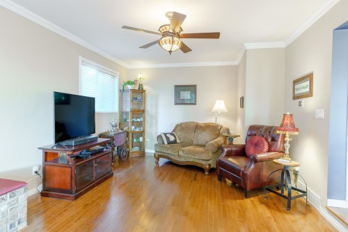 12612 215 Street, Maple Ridge, BC - Indoor Photo Showing Living Room