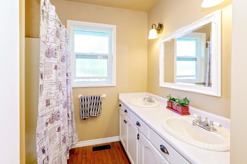 12612 215 Street, Maple Ridge, BC - Indoor Photo Showing Bathroom