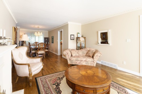 12612 215 Street, Maple Ridge, BC - Indoor Photo Showing Living Room