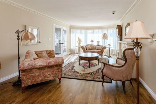 12612 215 Street, Maple Ridge, BC - Indoor Photo Showing Living Room