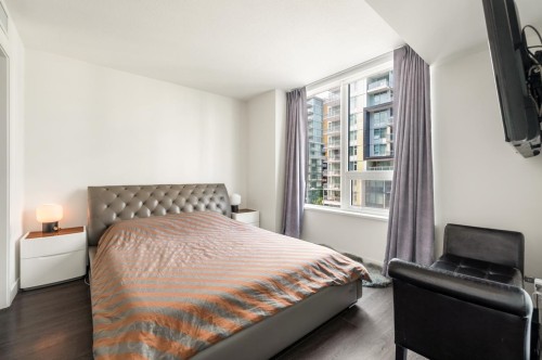 607-8833 Hazelbridge Way, Richmond, BC - Indoor Photo Showing Bedroom