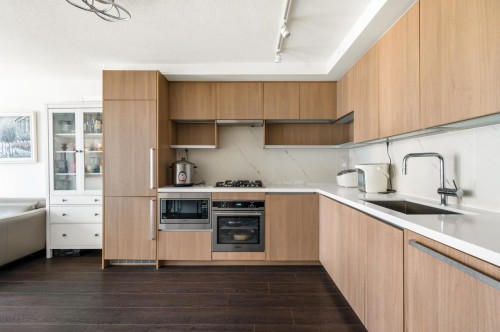 607-8833 Hazelbridge Way, Richmond, BC - Indoor Photo Showing Kitchen With Upgraded Kitchen