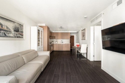 607-8833 Hazelbridge Way, Richmond, BC - Indoor
