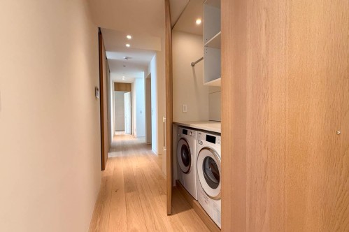 2390 Westhill Drive, West Vancouver, BC - Indoor Photo Showing Laundry Room