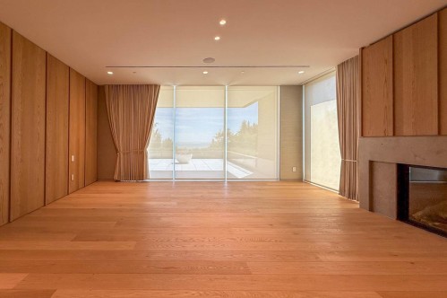 2390 Westhill Drive, West Vancouver, BC - Indoor With Fireplace