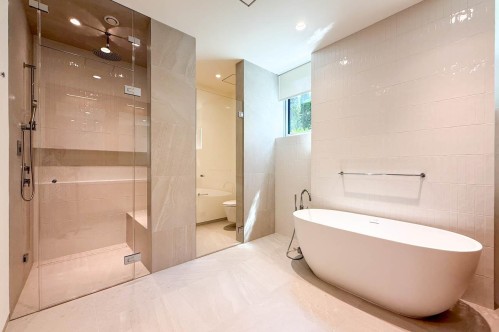 2390 Westhill Drive, West Vancouver, BC - Indoor Photo Showing Bathroom
