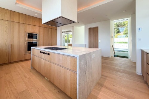 2390 Westhill Drive, West Vancouver, BC - Indoor Photo Showing Kitchen
