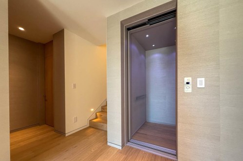 2390 Westhill Drive, West Vancouver, BC - Indoor Photo Showing Other Room