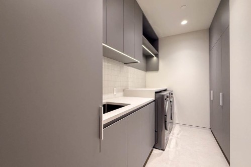 2390 Westhill Drive, West Vancouver, BC - Indoor Photo Showing Laundry Room