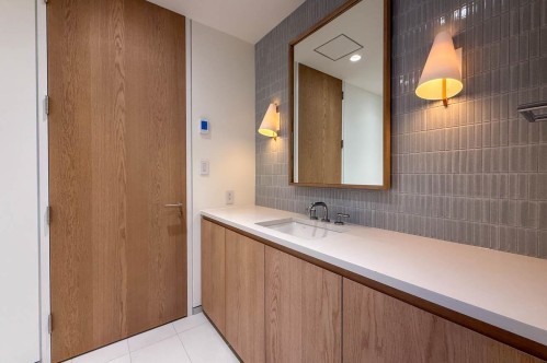 2390 Westhill Drive, West Vancouver, BC - Indoor Photo Showing Bathroom