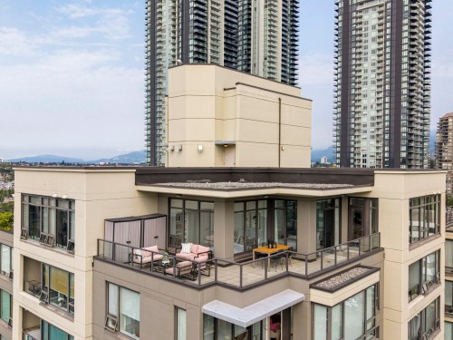 PH1-4182 Dawson Street  Burnaby, BC V5C 0A2