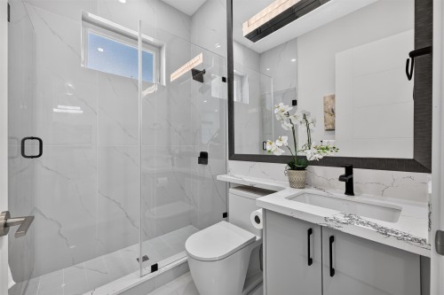 425 56Th Avenue E, Vancouver, BC - Indoor Photo Showing Bathroom