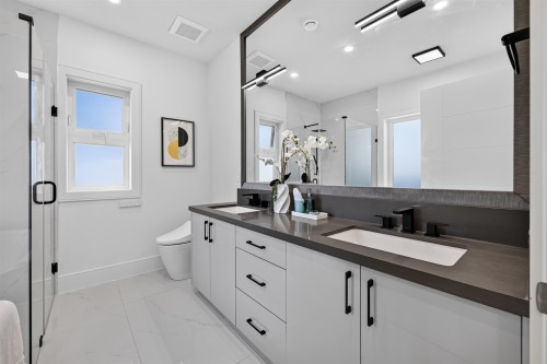 425 56Th Avenue E, Vancouver, BC - Indoor Photo Showing Bathroom