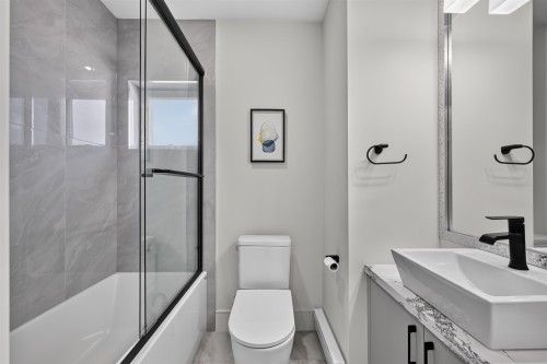 425 56Th Avenue E, Vancouver, BC - Indoor Photo Showing Bathroom