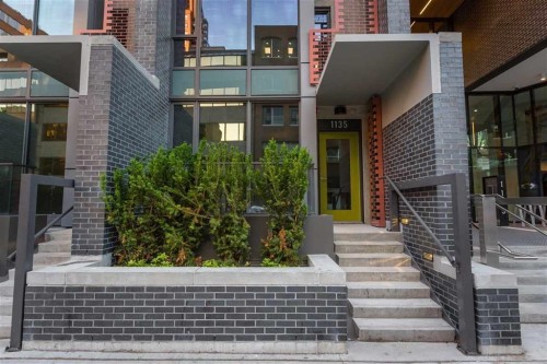 1135 Hornby Street, Vancouver, BC - Outdoor With Facade