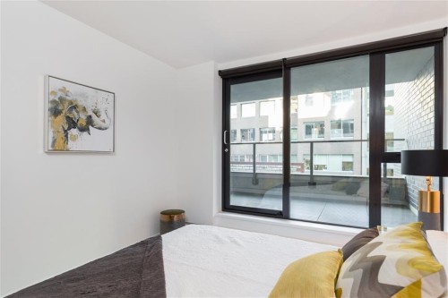 1135 Hornby Street, Vancouver, BC - Indoor Photo Showing Bedroom