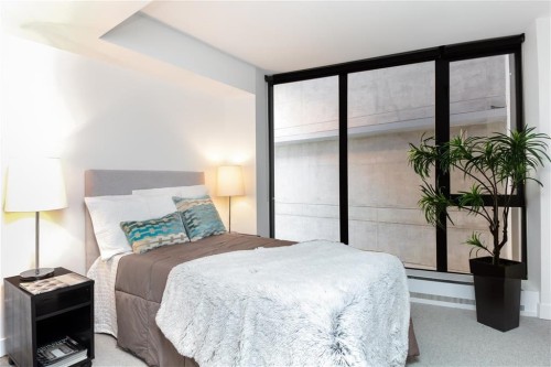 1135 Hornby Street, Vancouver, BC - Indoor Photo Showing Bedroom