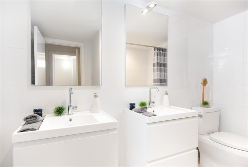 1135 Hornby Street, Vancouver, BC - Indoor Photo Showing Bathroom