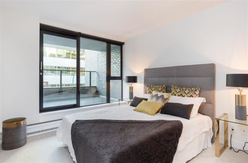 1135 Hornby Street, Vancouver, BC - Indoor Photo Showing Bedroom