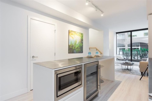 1135 Hornby Street, Vancouver, BC - Indoor Photo Showing Other Room