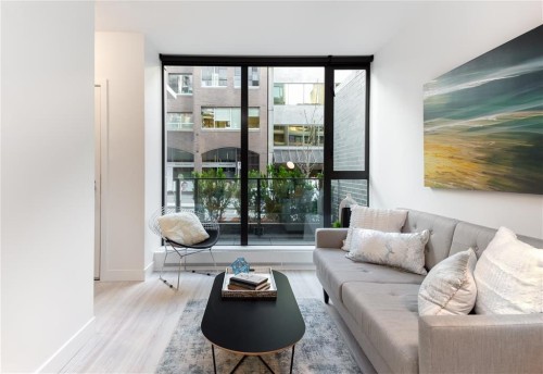 1135 Hornby Street, Vancouver, BC - Indoor Photo Showing Living Room