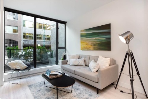 1135 Hornby Street, Vancouver, BC - Indoor Photo Showing Living Room