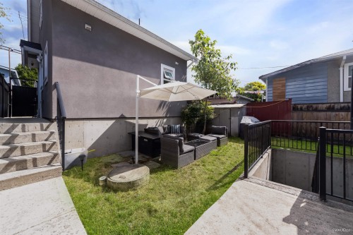 621 65Th Avenue E, Vancouver, BC - Outdoor With Exterior