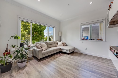 621 65Th Avenue E, Vancouver, BC - Indoor Photo Showing Living Room