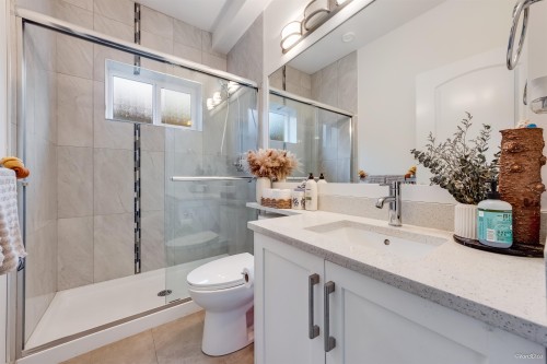 621 65Th Avenue E, Vancouver, BC - Indoor Photo Showing Bathroom