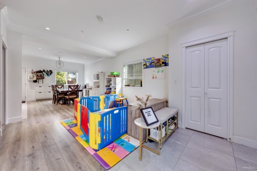 621 65Th Avenue E, Vancouver, BC - Indoor Photo Showing Other Room